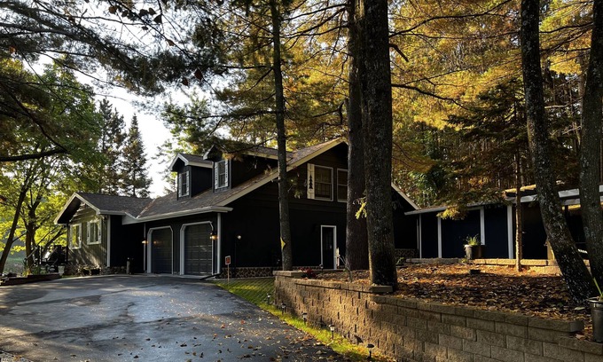 Manhattan Beach Cabina | AMAZING PRIME LOCATION IN THE WHITEFISH CHAIN OF LAKES IN CROSSLAKE