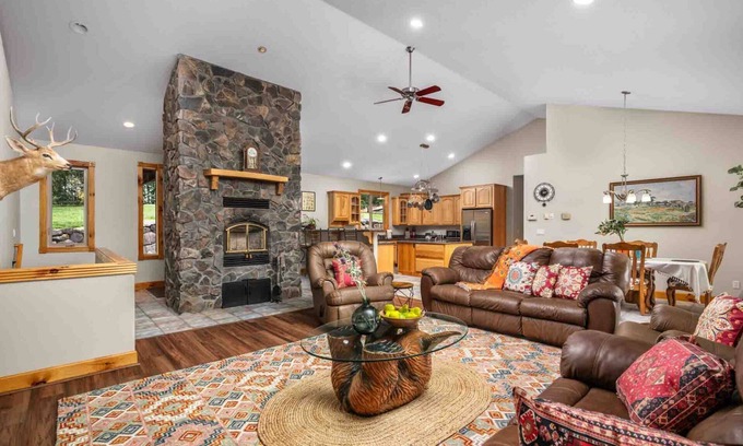Yamhill Casa | Amazing Private Wine Country Retreat, Pet Friendly, Valley Views, Huge Game Room, BBQ, Wine Tasting