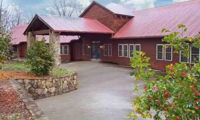 Manchester Casa | Mountain views in 10,000 sq. ft. home, perfect for vacations, retreat and events