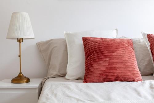 Childs Hill Apartamento | Amazing serviced accommodations for Corporate Contractors and Leisure clients Located at a walking distance from three majors Underground and Overground stations
