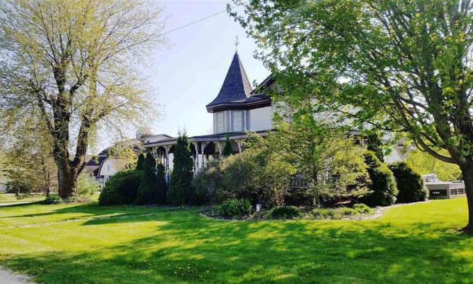 Viola Casa | ¡Increíble entorno a lo largo del río Kickapoo en 100 hermosos acres!