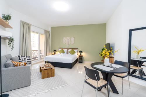 Bab Al Bahr Apartamento | Amazing Studio with Balcony & Beach access-RAK