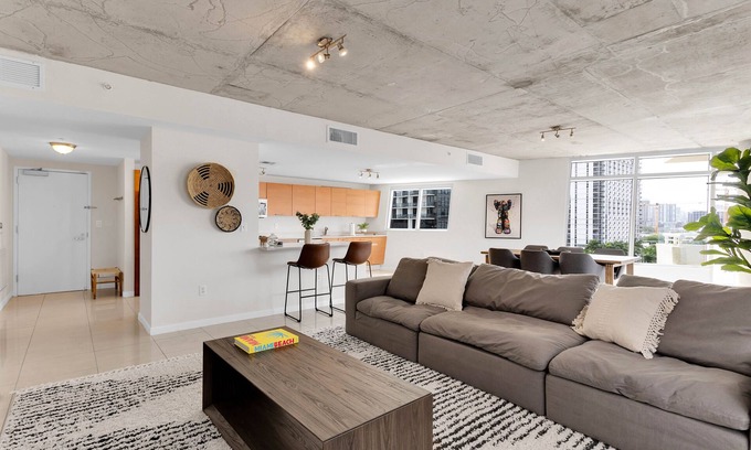 Wynwood Art District Condominio | Amazing sunset view with Pool, 2b/2ba, gym , Best location A+!