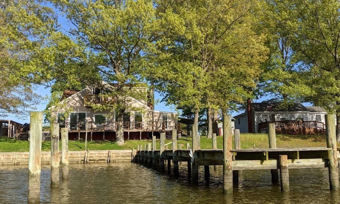 Hague Casa | Amazing Sunsets in Jackson Creek Waterfront Home