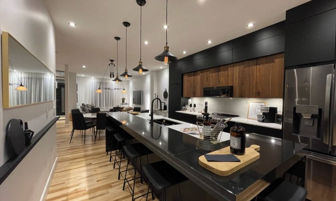 Villeray—Saint-Michel—Parc-Extension Apartamento | Amazing three bedroom two bathroom apartment and the heart of Villeray