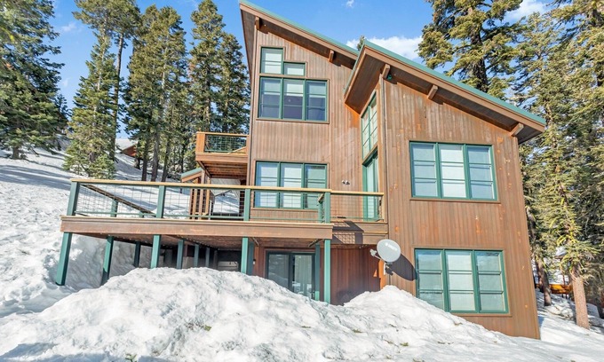 Bear Valley Casa | Amazing Three Story Cabin! Four Fireplaces, Private Hot Tub, Snowmobile Transportation Provided, Beautiful And Comfortable 4 Bedroom Home by Redawning