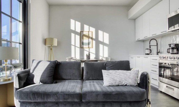 Gallaudet Apartamento | Amazing Union Market 1BR w/ Gym & W/D, steps to Metro, by Blueground