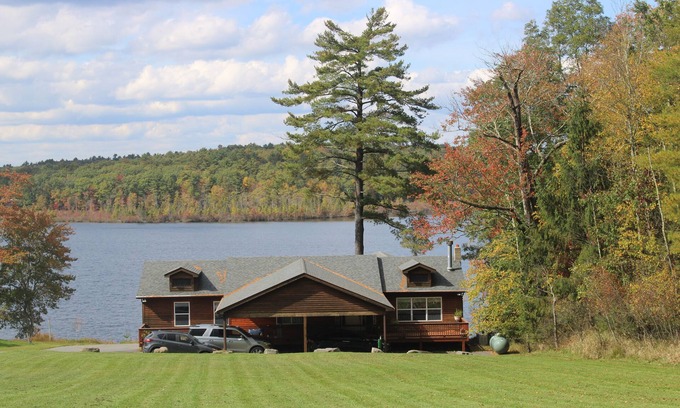 Highland Lake Cabina | Amazing Lake View / Close to Hiking, white water rafting / Gameroom/Dog friendly