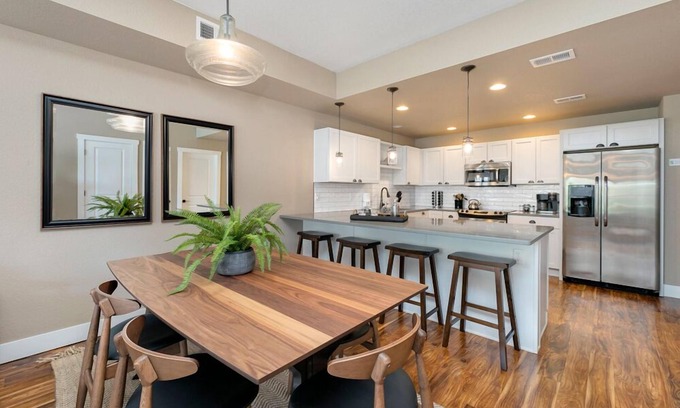 Old Town North Casa | Amazing Urban Townhome near Breweries & River!