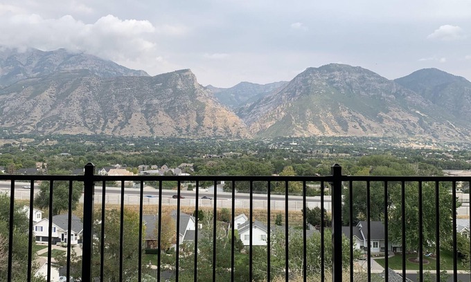 Hillcrest Condominio | Amazing Valley View located close to BYU &UVU.