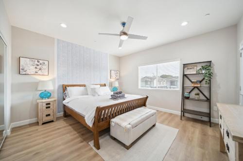 Midway City Casa | Amazing Value with High Comfort, 14 Guests for 4BR by Disneyland, Beaches, Rodeo 39 & More