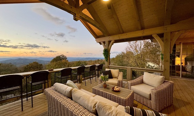 Beech Mountain Cabaña | Amazing View ~5000ft, Golf Club 5 min, Sauna, Hot Tub, Wi-Fi, Game Room, Bonfire