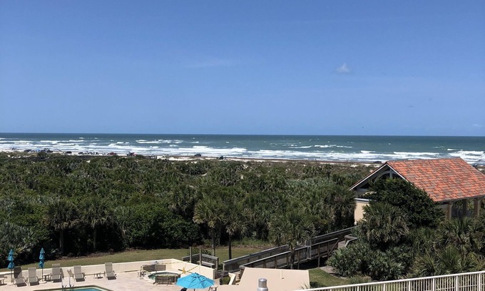 New Smyrna Beach Condominio | Amazing View - Ocean Front renovated 2 bdrm condo on New Smyrna Beach