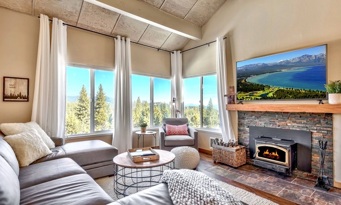 Truckee Condominio | ¡Increíble vista! Amplia y actualizada cabaña / condominio en Tahoe Donner.