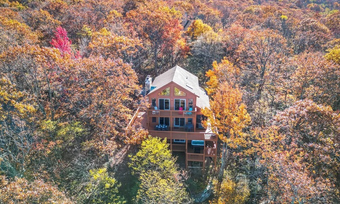 Nellysford Cabina | Amazing Views From 3 Decks! Hot Tub - Pool Table - Games - Grill - Gazebo - WIFI