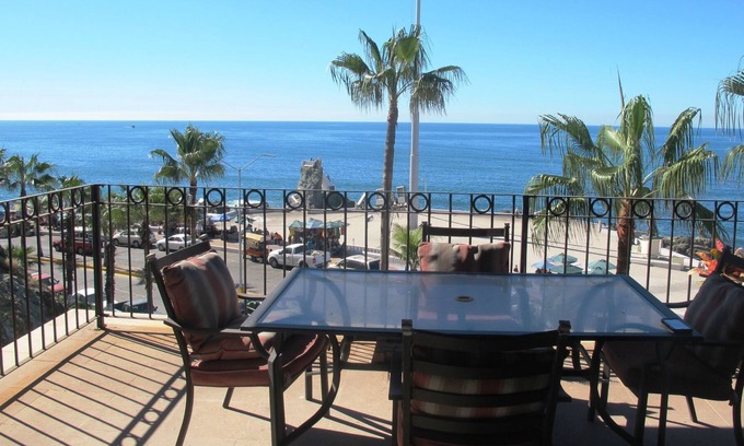 Balcones de Loma Linda Condominio | ¡VISTAS INCREÍBLES! Centro Historico Ocean View 2 habitaciones / 2 baños 1800 sq. Ft.