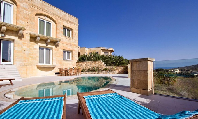 Ta' Għammar Villa | Vistas asombrosas, privacidad completa, lujo y confort, que incluyen área de piscina y terraza