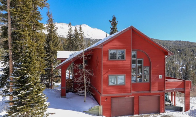 Baldy Mountain Casa | Amazing Views. Large Deck. 75" TV. Trampoline.