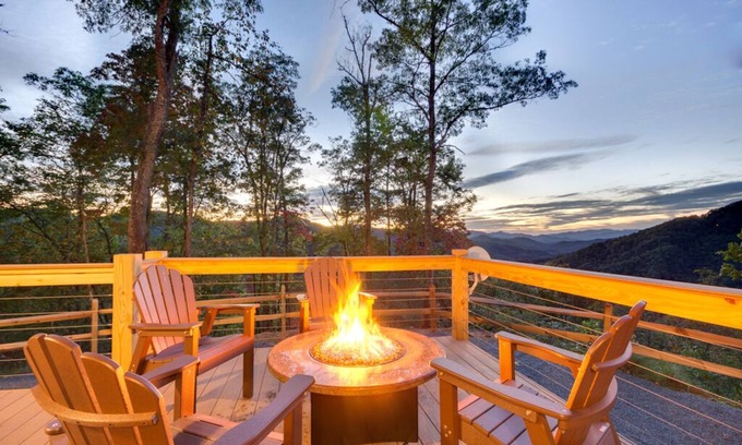 Bryson City Cabina | Vistas espectaculares de la montaña en cualquier época del año!