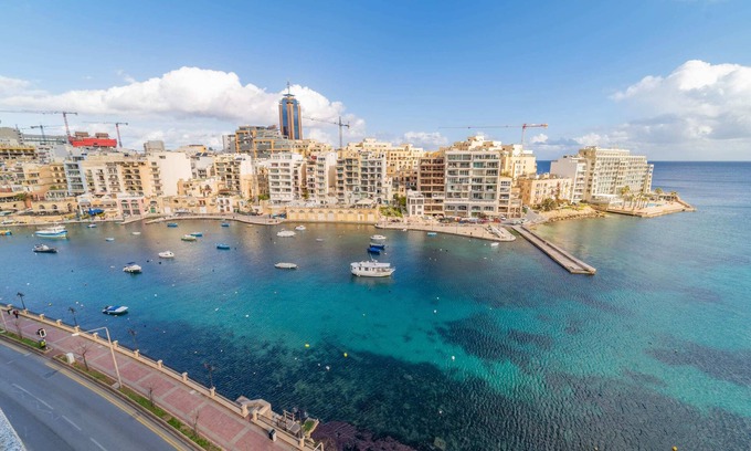 St. Julian's Apartamento | Amazing Views of Spinola Bay in Heart of St.julians