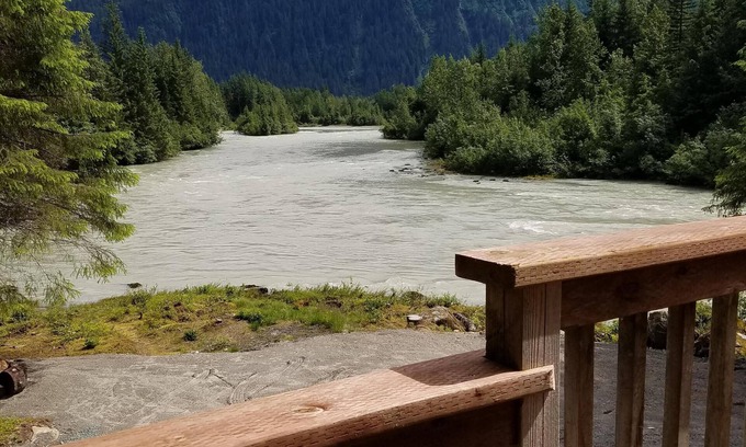 Juneau Casa | Impresionantes vistas del río y las montañas