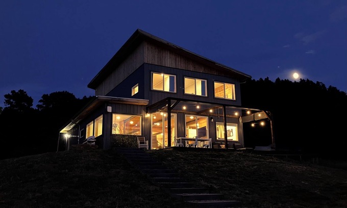 Larkspur Casa | Relaxing Countryside Escape, entire home on private Land with Hot Tub