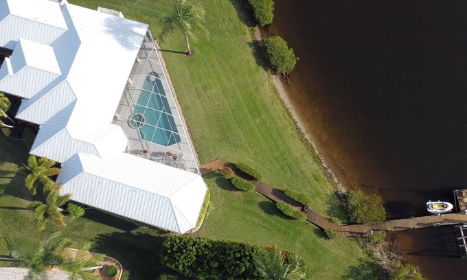 Port Saint Lucie Casa | Amazing villa with view and direct access to the water. Heated pool and jacuzzi.