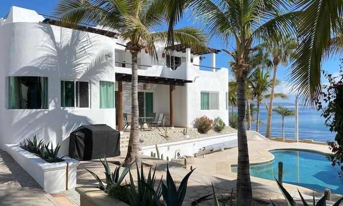 La Ventana Villa | Amazing Villa with 4BR/4BA W/Beach & Pool