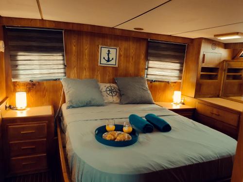 Amador Alquiler De Eote | Amazing Vintage Yacht in the best area of Panama!