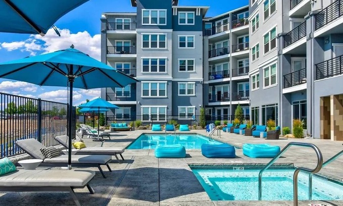 Sparks Apartamento | Amazing Water View w Jacuzzi Sky Lounge