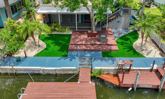 Spring Hill Casa | Amazing Waterfront Home for your Perfect Vacation!