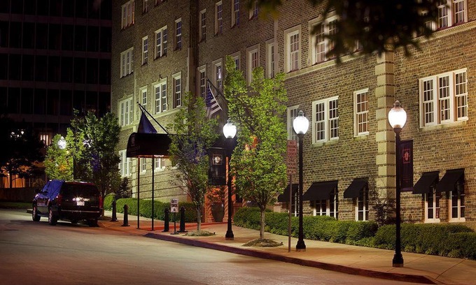 Downtown Tulsa Hotel | Ambassador Hotel Tulsa, Autograph Collection