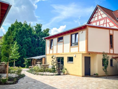 Hofheim in Unterfranken Casa | Amber Ferienhain - Ferienhaus 'Kirsche' mit verwunschenem Garten & privater Sauna