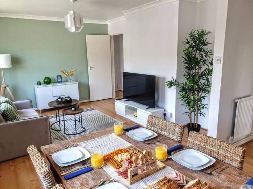 Basingstoke Apartamento | Amber House Leisure & Contractors