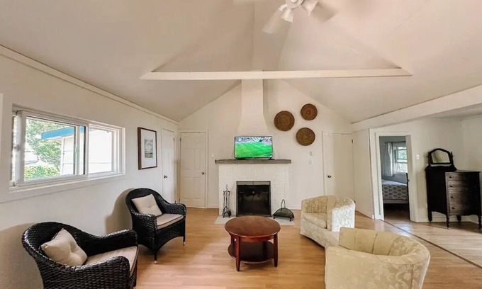Ashfield-Colborne-Wawanosh Cabaña | Amberley Beach lakefront cottage