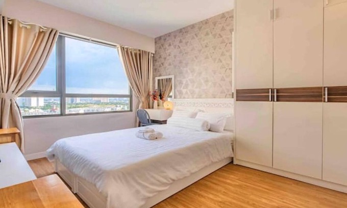District 9 Condominio | AmbiHOME - Masteri Thao Dien T5 view pool and city