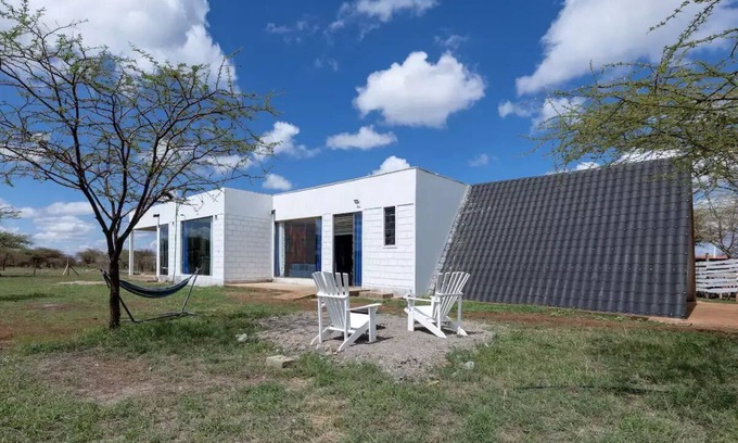 Oloitoktok Otro | Amboseli Glass house
