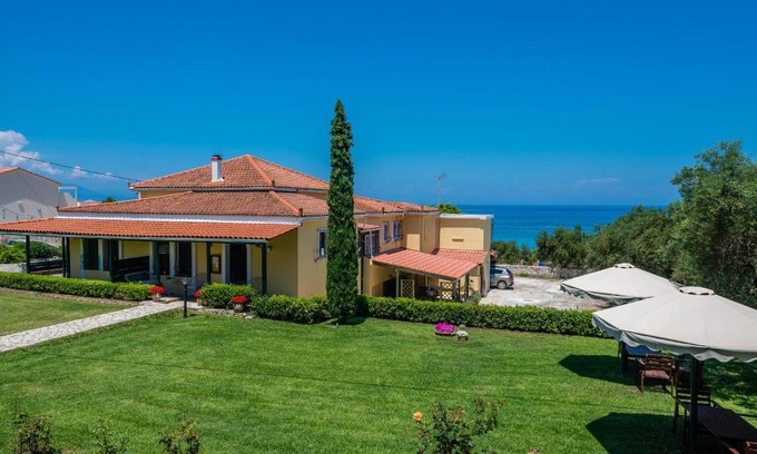 Neromilos Apartamento | Amboula Beach Apartments