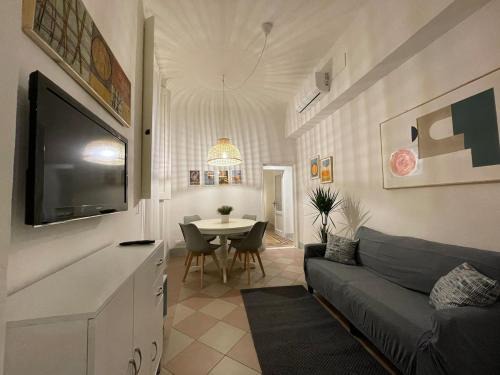 Sant' Ambrogio Apartamento | Ambrogio 33 - three bedrooms three bathrooms