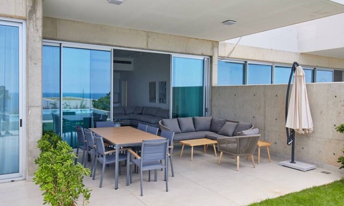Aamchit Chalet De Esquí | Amchit Bay Beach Residences 2BR w/ Private Pool