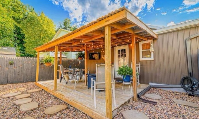 Saratoga Springs Cabaña | Amenity-Rich Oasis: Perfect for Couples or Families near Track, SPAC, & Downtown