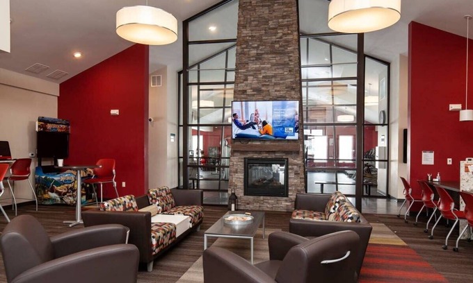 Ames Apartamento | University Flat + Amenitized Building