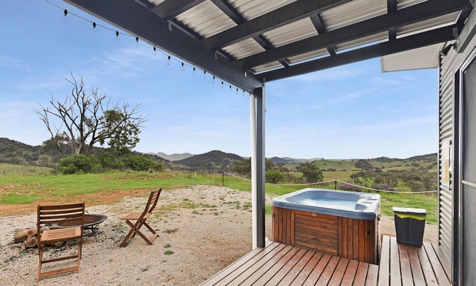Grattai Casa | 'Amethyst' Picturesque 1-Bed Cabin with Spa