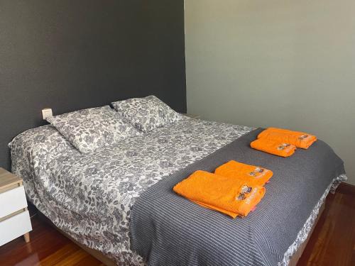 Ametzola Casa | Amezola 2- Habitación con baño exterior de uso privado en casa compartida