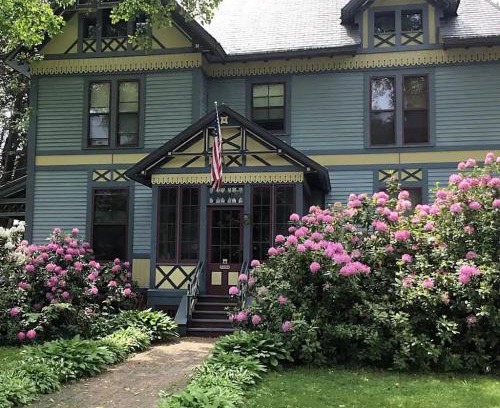 Amherst Center Cama Y Desayuno | Amherst Inn