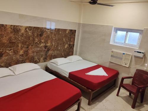 Tiruvannamalai Hotel | Ammayi Temple View