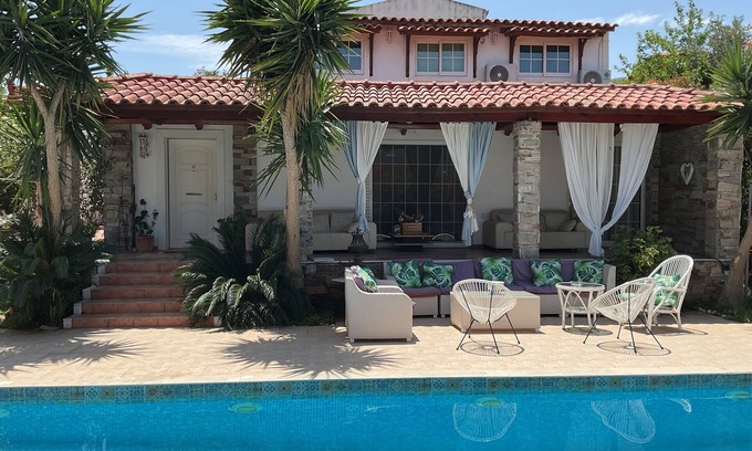 Nea Makri Villa | Villa Amomos con piscina privada para vacaciones de lujo y relax