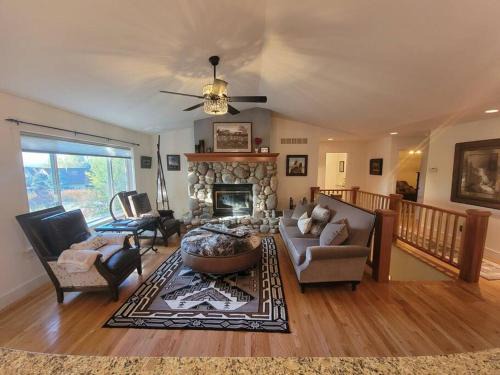 Bozeman Casa | Among the Aspens Family Cottage