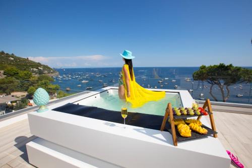 Marina del Cantone Villa | AMORE RENTALS - Villa Iside
