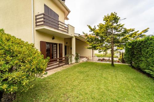 Viana do Castelo Casa | Amorosa Villa, 500m from the beach by House and People